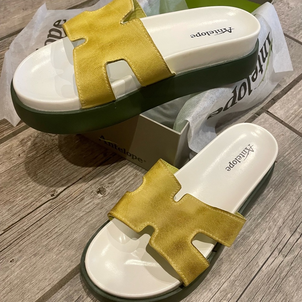 Leather Antelope slide sandals sz 9